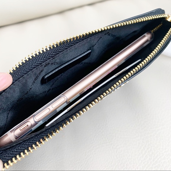❌SALE Michael Kors jet Set Wristlet - Picture 4 of 7